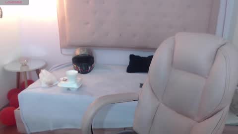 lunna online show from 03/01/25, 07:48