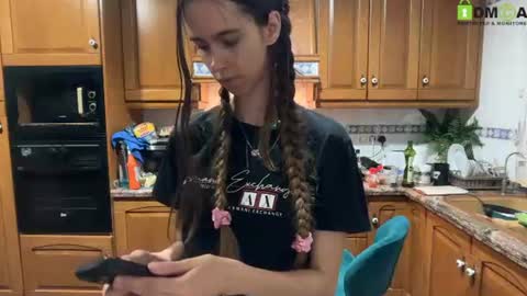Snapshot of xmaskedgirl888 chatting on 06/09/26, 08:53 Extreme Couple online show from 06/09/26, 08:53