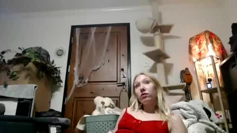 Snapshot of xmckennalynn chatting on 11/11/25, 06:02 xmckennalynn online show from 11/11/25, 06:02