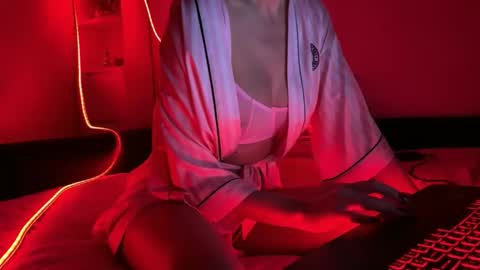 Snapshot of xmollylovex chatting on 12/05/25, 06:26 XMollyLoveX online show from 12/05/25, 06:26