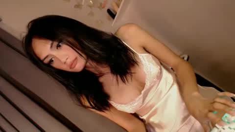 JACKY DELOS SANTOS online show from 02/01/25, 02:05