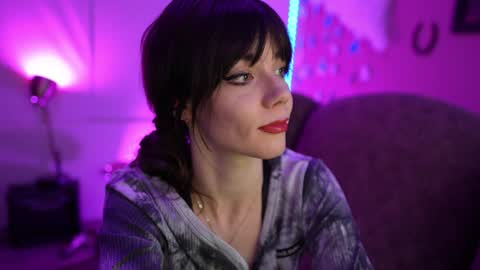 Bella Bondai online show from 01/16/25, 12:42