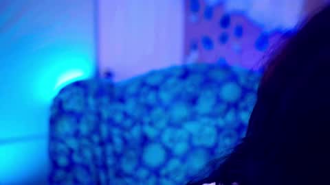 Bella Bondai online show from 09/17/25, 10:39