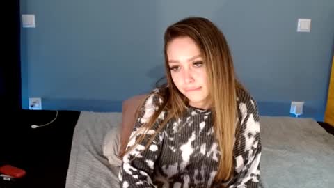 Snapshot of xsexycouples chatting on 12/15/24, 06:40 AnnaMaee online show from 12/15/24, 06:40