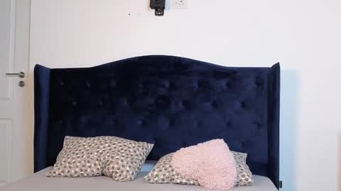 Snapshot of xsexycouples chatting on 02/10/26, 07:29 AnnaMaee online show from 02/10/26, 07:29