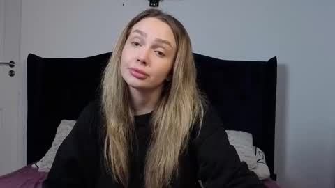 Snapshot of xsexycouples chatting on 02/25/26, 10:19 AnnaMaee online show from 02/25/26, 10:19