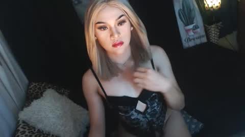 Snapshot of xsundaesweetx chatting on 12/14/25, 08:35 Sundae online show from 12/14/25, 08:35