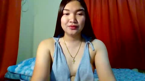 Snapshot of xsweetiemajax chatting on 01/05/25, 02:17 HI IM PAULINE online show from 01/05/25, 02:17
