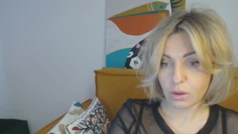 xvaleriax0 online show from 03/01/26, 01:02