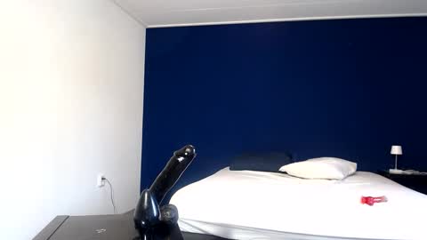 Snapshot of xx19hornyxx chatting on 02/16/25, 11:27 max online show from 02/16/25, 11:27