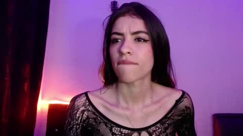 Snapshot of xx_johnson_xx chatting on 09/24/25, 09:01 VALE online show from 09/24/25, 09:01