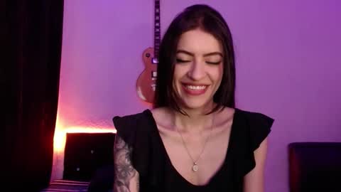 Snapshot of xx_johnson_xx chatting on 10/11/25, 08:13 VALE online show from 10/11/25, 08:13