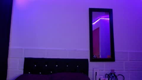 Snapshot of xx_johnson_xx chatting on 10/31/25, 08:37 VALE online show from 10/31/25, 08:37