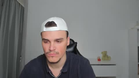 raul online show from 12/23/25, 07:28