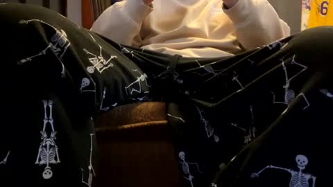 Snapshot of xxbuddhaboiiixx chatting on 12/02/24, 01:03 xSlayzx online show from 12/02/24, 01:03