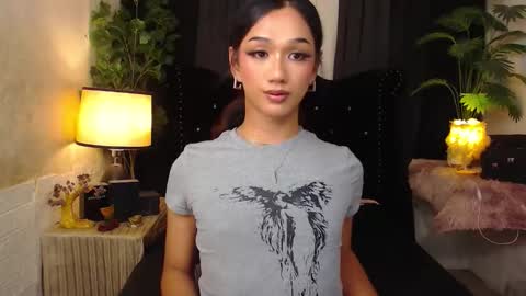 Sophie online show from 10/21/25, 05:02