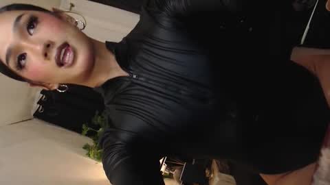 Sophie online show from 10/23/25, 06:28