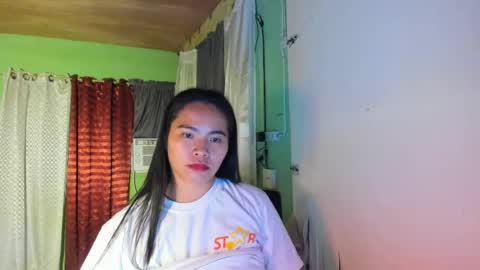 Snapshot of xxhotfilipinaxx chatting on 06/18/26, 11:47 hamda online show from 06/18/26, 11:47