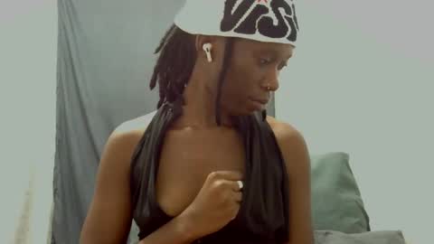 Snapshot of xxsexytalia28 chatting on 02/13/25, 10:00 xxsexytalia28 online show from 02/13/25, 10:00