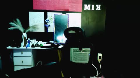 Snapshot of xxslutty_kim chatting on 11/22/25, 10:47 xxslutty kim online show from 11/22/25, 10:47