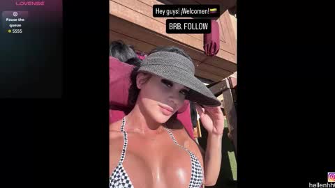 Snapshot of xxx_johann chatting on 12/15/25, 10:03 Miluu bronwx online show from 12/15/25, 10:03