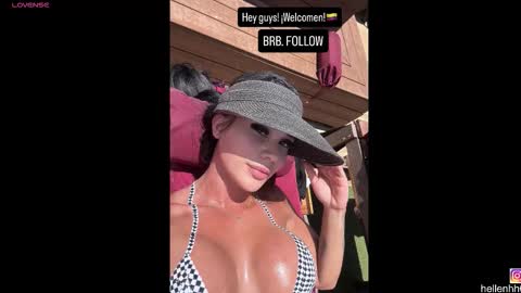 Snapshot of xxx_johann chatting on 12/18/25, 05:41 Miluu bronwx online show from 12/18/25, 05:41