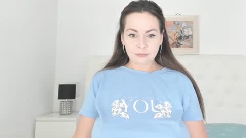 Elvira online show from 09/18/25, 04:25