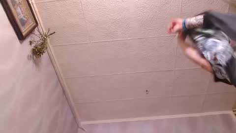 Snapshot of xxxkinkycpl chatting on 12/28/24, 10:03 isa and gonzo online show from 12/28/24, 10:03