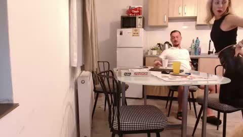 Snapshot of xxxkinkycpl chatting on 11/02/25, 05:48 isa and gonzo online show from 11/02/25, 05:48