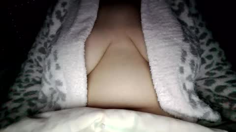 Snapshot of xxxmooui chatting on 04/12/26, 03:33 Elle online show from 04/12/26, 03:33