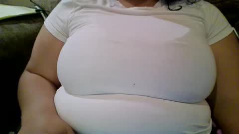 Snapshot of xxxmooui chatting on 04/16/26, 01:50 Elle online show from 04/16/26, 01:50