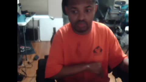 Snapshot of xxxonwheelz chatting on 10/06/25, 11:02 xxxonwheelz online show from 10/06/25, 11:02