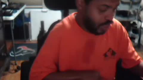 Snapshot of xxxonwheelz chatting on 11/18/25, 12:05 xxxonwheelz online show from 11/18/25, 12:05