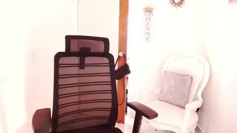 dolcesasha  online show from 10/07/25, 01:30