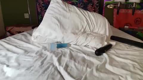 Snapshot of xxxvibesxo chatting on 11/05/25, 02:11 Lil Luna online show from 11/05/25, 02:11