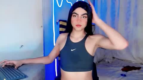 xyaraluv_ online show from 04/14/26, 12:05