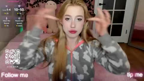 Snapshot of y0ung_lina18 chatting on 11/26/25, 03:46 Lina online show from 11/26/25, 03:46