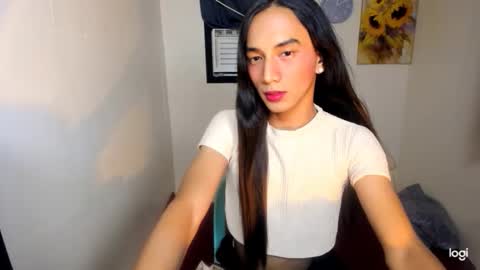 Snapshot of y_spicyhotbella chatting on 06/05/26, 03:51 Bella online show from 06/05/26, 03:51