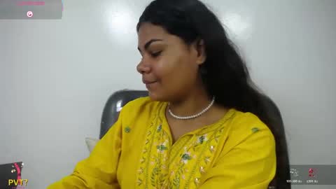 yazhini online show from 04/28/26, 11:48