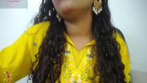yazhini online show from 05/20/26, 12:11