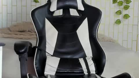 yacksson_lawrence online show from 02/17/26, 02:57