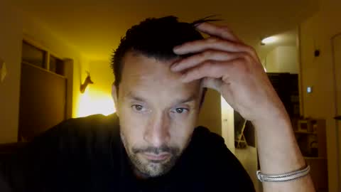 yallayalla1806 online show from 11/28/25, 05:59