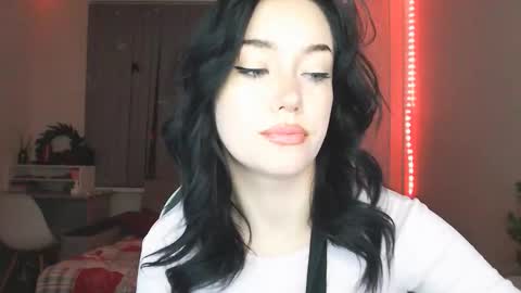 Snapshot of yamilean chatting on 12/13/25, 09:20 Yami online show from 12/13/25, 09:20