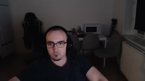 Snapshot of yamillamal157 chatting on 11/20/25, 09:36 YamilLamal online show from 11/20/25, 09:36