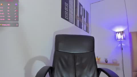 Naomi online show from 09/17/25, 10:11