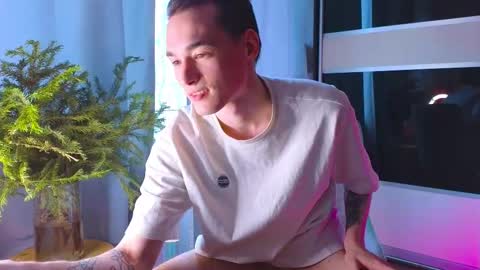 Snapshot of yan_rizen chatting on 02/19/25, 06:33 Yan online show from 02/19/25, 06:33