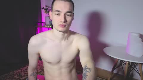 Snapshot of yan_rizen chatting on 11/23/25, 04:23 Yan online show from 11/23/25, 04:23