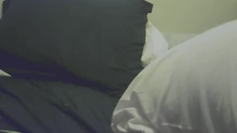 yangolox3 online show from 12/04/25, 02:32