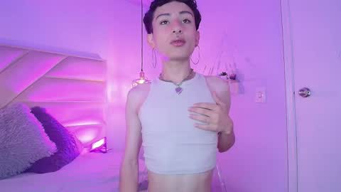 Snapshot of yangshy chatting on 12/17/25, 12:00 YANG online show from 12/17/25, 12:00