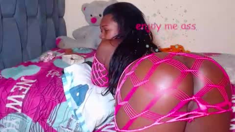 Snapshot of yanniiz chatting on 02/25/26, 05:39 yanniiz online show from 02/25/26, 05:39